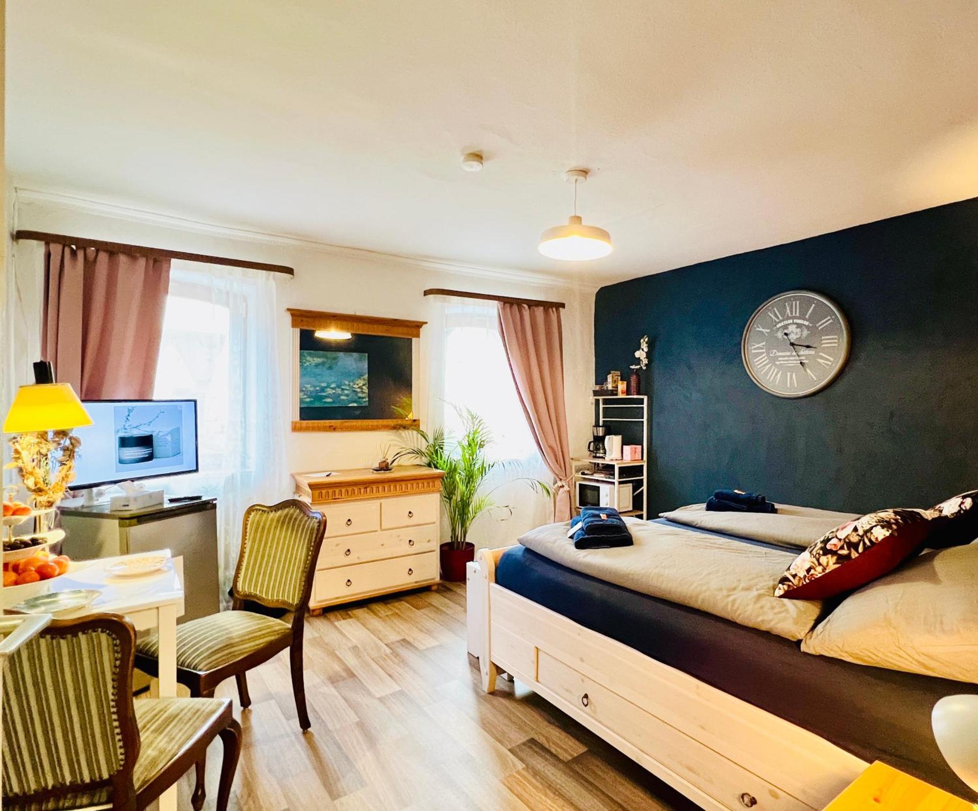 Apartment Amelie - Zimmer Mit Tv, W-Lan, Mikrowelle Und Kuehlschrank, Bad Mit Dusche 玛特丁恩 外观 照片