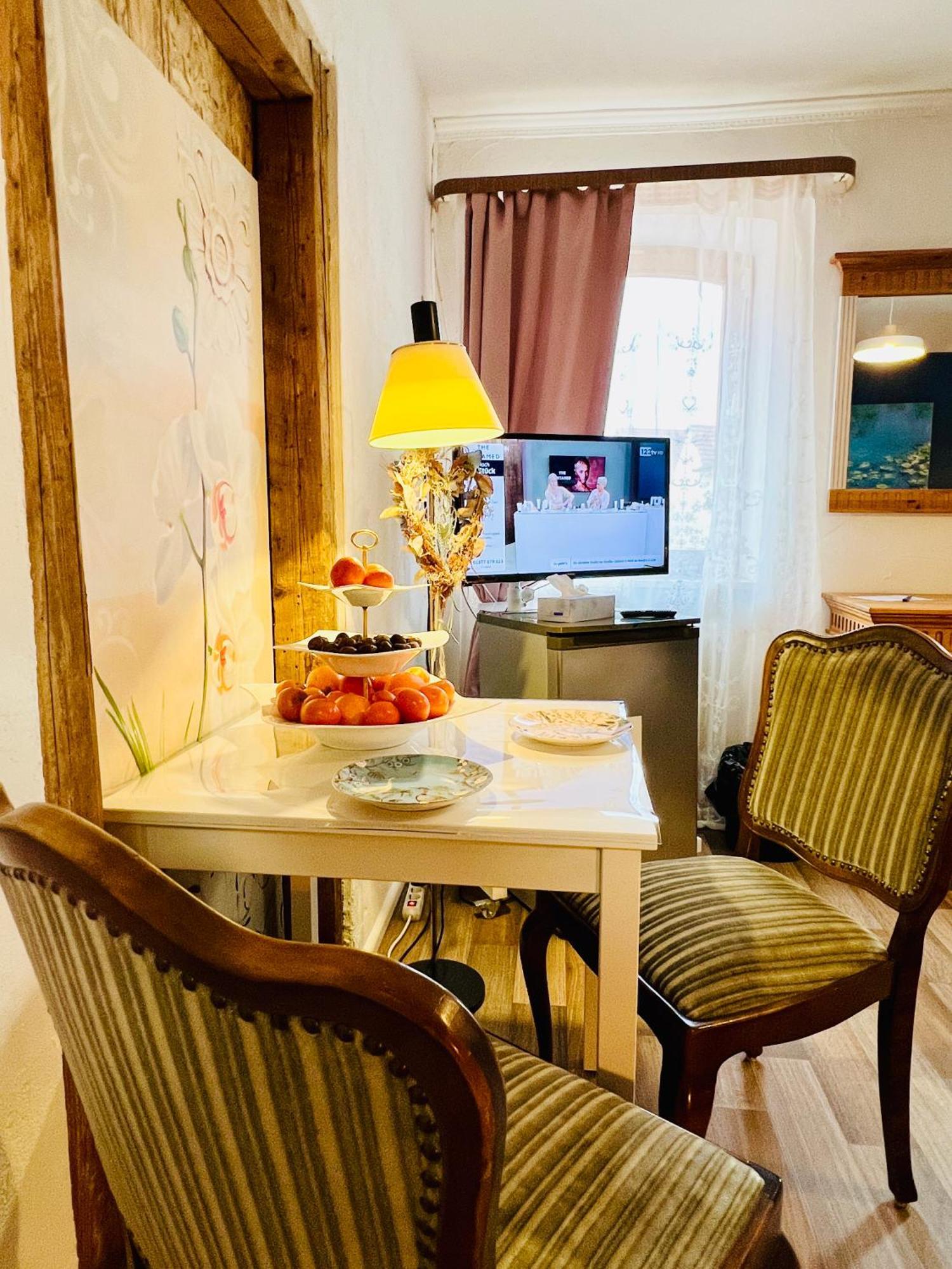 Apartment Amelie - Zimmer Mit Tv, W-Lan, Mikrowelle Und Kuehlschrank, Bad Mit Dusche 玛特丁恩 外观 照片