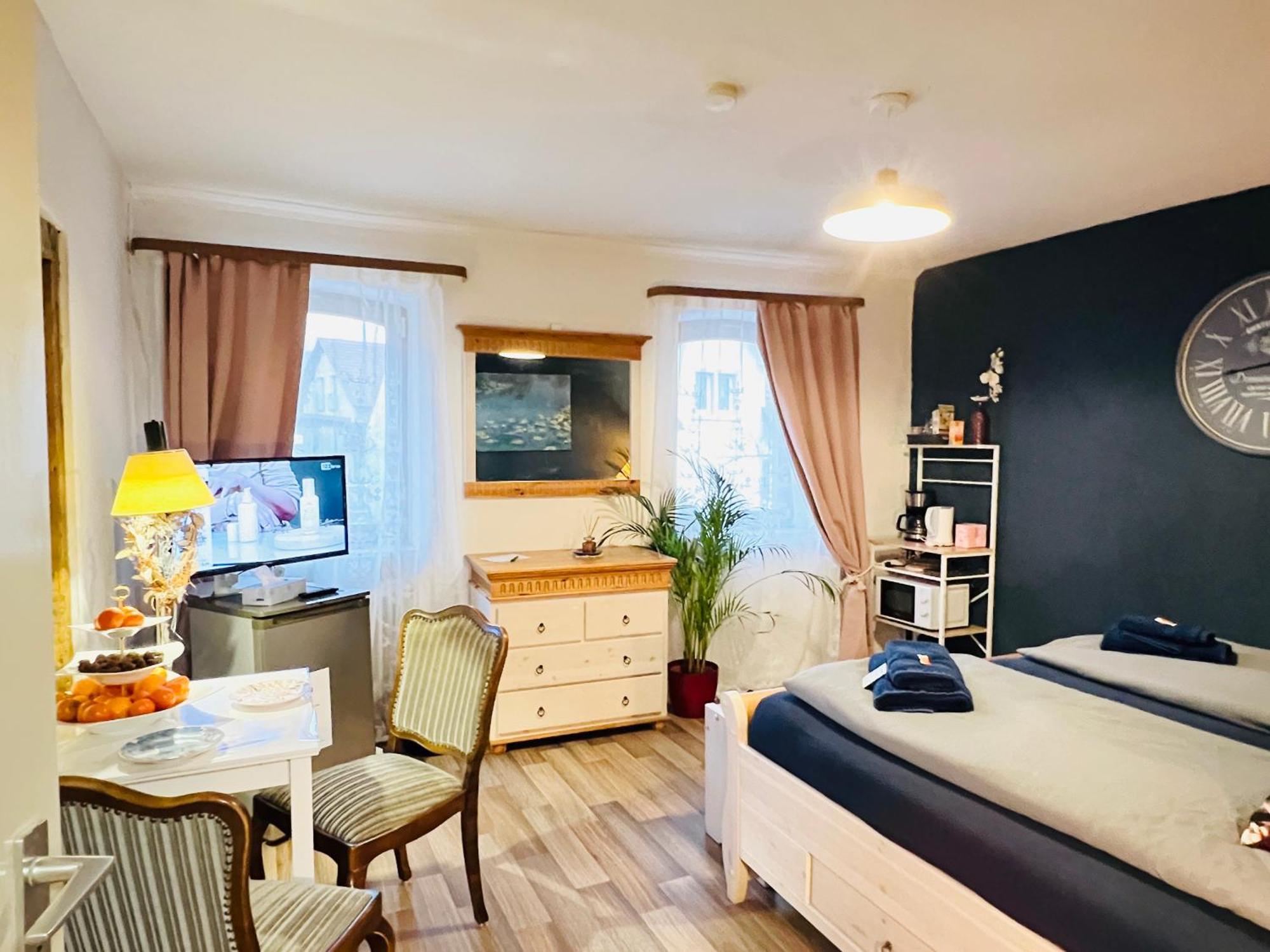 Apartment Amelie - Zimmer Mit Tv, W-Lan, Mikrowelle Und Kuehlschrank, Bad Mit Dusche 玛特丁恩 外观 照片